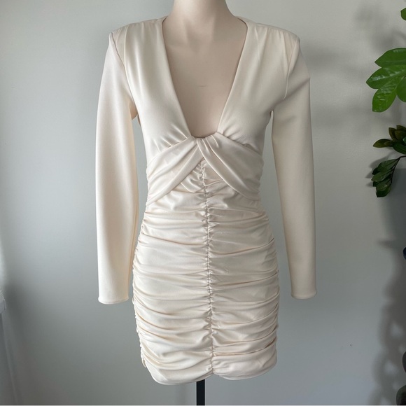 Zara Ruched Deep V Plunge Mini Dress Cream Long Sleeves Bodycon Size Small NWT - Picture 1 of 10